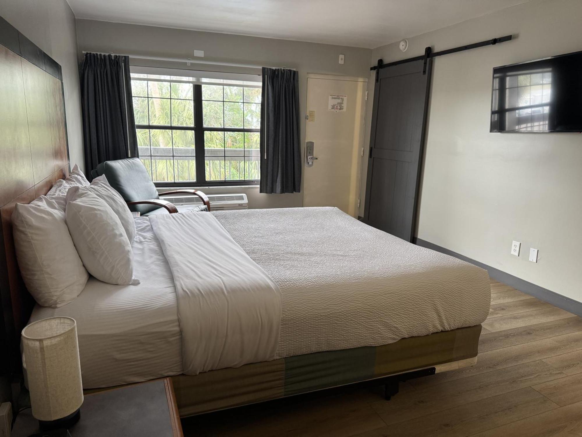 Standard King Room